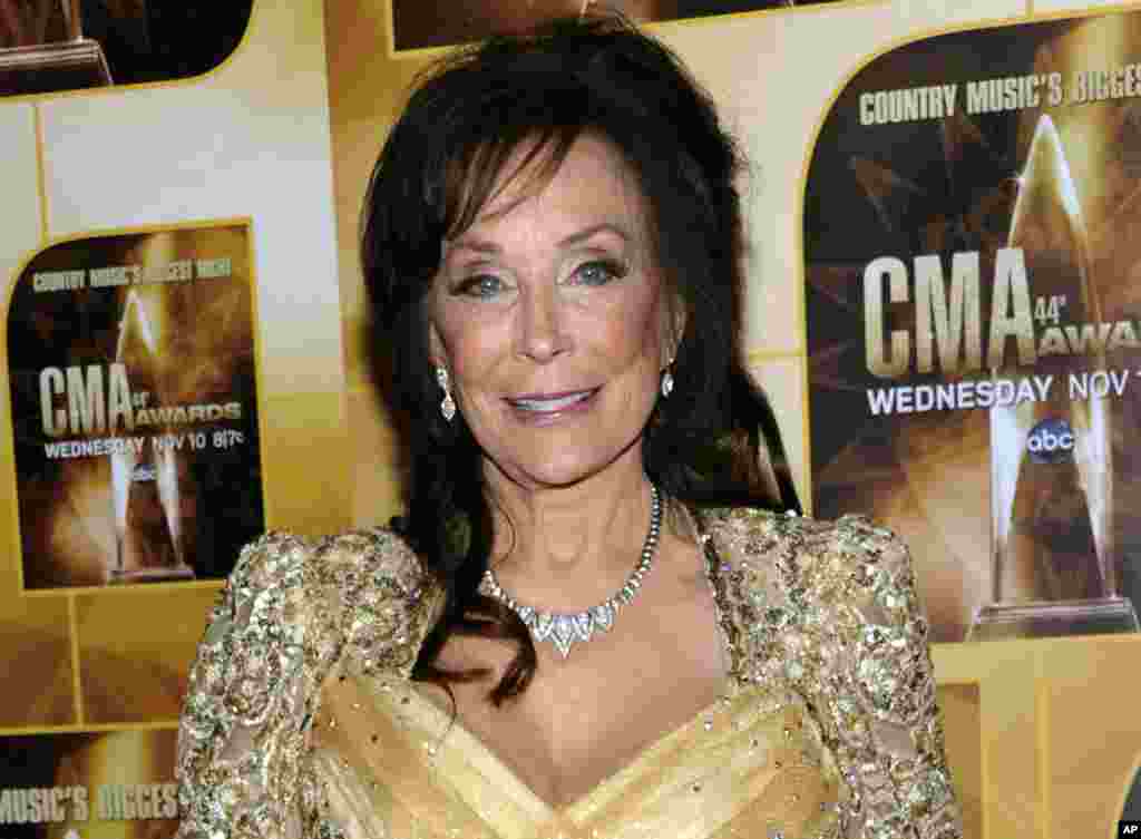 Penyanyi country Loretta Lynn.