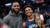 Lebron i Broni Džejms (Foto: AP/Jay Laprete)