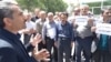 Ərdəbildə pensiya fondu şöbəsinin önündə aksiya keçirilib