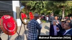 Sezgin Tanrıkulu emniyet görevlisiyle çelenk gerginliği yaşadı