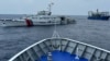 中国海警船和民兵船（图右上）在菲律宾近海的第二托马斯浅滩（仁爱礁）海域阻拦菲律宾海岸警卫队巡逻船。（2023年10月4日）