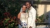 Foto Achiv: Jean-Dickens Toussaint ak madanm ni Abigail Michael Toussaint poze pou yon foto jou maryaj yo nan Pompano Beach, Florid. 