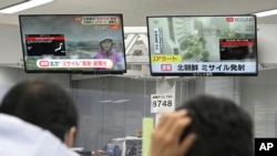 2023 年 5 月 31 日，日本电视播放有关朝鲜在东京发射导弹的新闻快讯。