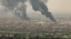 蘇丹戰亂仍在繼續，首都喀土穆上空升起爆炸引起的黑煙。（2023年4月28日）