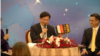 台湾外交部长林佳龙星期五(7 月 19 日)于上任后的首场国际记者会上，他
除接受提问外，还向驻台外媒记者介绍友邦瓜地马拉的咖啡，并呼吁各国助
其抵御中国的经济胁迫。此前，瓜地马拉咖啡遭中国禁止进口(美国之音特
约记者李昕儒摄影)。
