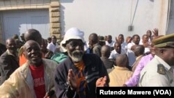 Vamwe vevasungwa vakwegura vaburitswa kubva mujeri reHarare Central Prison.
