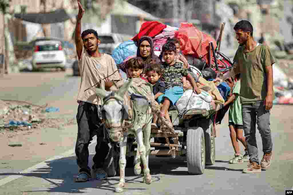 A man gestures while he and his family members return to their home in the Tuffah district east of Gaza City.