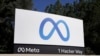 FILE - Logo Meta Facebook di kantor pusat perusahaan di Menlo Park, California, 28 Oktober 2021. (Tony Avelar/AP)
