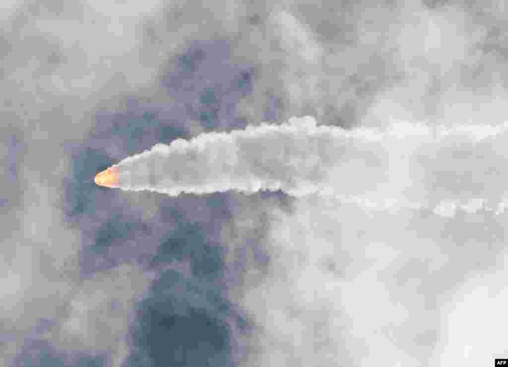 The United Launch Alliance (ULA) Atlas V rocket with Boeing&#39;s CST-100 Starliner spacecraft launches from Space Launch Complex 41 at Cape Canaveral Space Force Station in Florida.