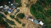 Sebuah mobil melaju melewati lokasi tanah longsor setelah badai di Longyan, provinsi Fujian, China timur, 17 Juni 2024. (CNS / AFP) 