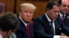 L'ancien président américain Donald Trump mardi lors de sa comparution historique à New York, faisant face à des accusations criminelles qui menacent sa candidatue 2024 à la Maison Blanche .