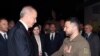 Presidenti turk Recep Tayyip Erdogan dhe presidenti ukrainas Volodymyr Zelenskyy gjatë takimit në Stamboll, 8 korrik, 2023 .
