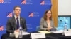 美国在台协会(AIT)主席劳拉.罗森伯格(Laura Rosenberger 右)在台北举行的记者会上发表讲话。（2024年1月16日）