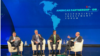 Los presidentes (de izq a der) de Costa Rica, Rodrigo Chaves; Rep. Dominicana, Luis Abinader; Uruguay, Luis Lacalle Pou y el director del BID, Ilan Goldfajn conversan en un panel del Foro de Inversión Sostenible, el 2 de noviembre en Washington, EEUU.