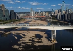 中國重慶段長江因乾旱裸露的河床。 （2022年8月18日）