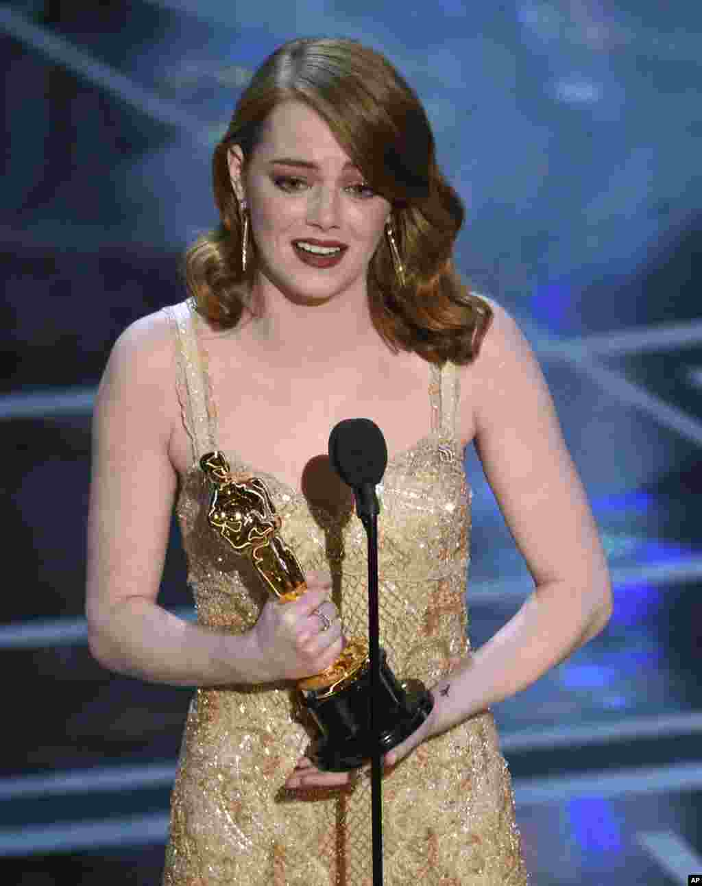2017年奥斯卡影后艾玛·斯通(Emma Stone )发表获奖感言(2017年2月26日)。她是浪漫音乐剧《爱乐之城》(La La Land)的女主角,以此荣获最佳女演员奖。