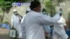 VOA60 DUNIYA: A kasar Indiya, a kalla mutane 24 da suka halarci wani taron addini, a Nizamuddin na New Delhi sun kamu da cutar COVID19