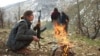 یکی از جنگجویان زن حزب کارگران کردستان (PKK) در شمال عراق (تصویر از آرشیف صدای امریکا)‌