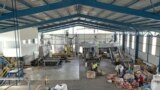 Imagen del interior de la planta de la compañía de material de construcción Pedregal en Heredia, en Costa Rica, el miércoles 14 de diciembre de 2022. [Foto: Donaldo Hernández/VOA]