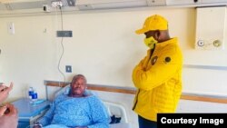 Nhengo yeCitizens' Coalition for Change Va Godfrey "Madzibaba veShanduko" Karembera avari kuParirenyatwa Hospital nemutungamiri webato ravo VaNelson Chamisa.