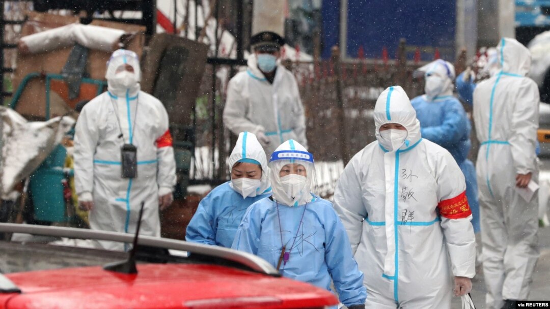 Zdravstveni radnici u provinciji Džilin u Kini (Foto: China Daily via Reuters)