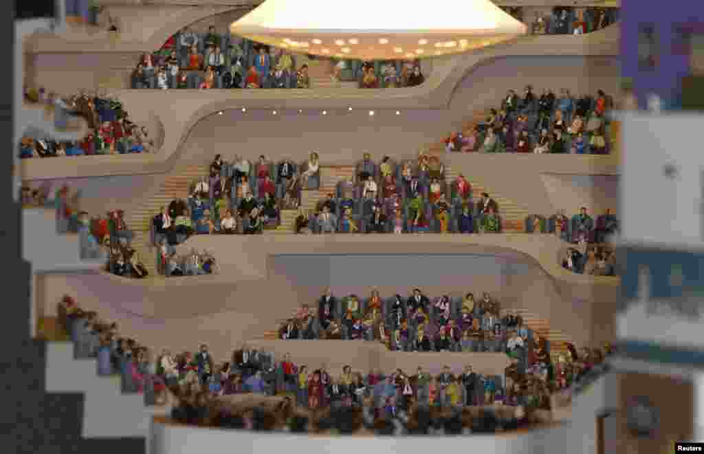 Foto ruangan 'Philharmonic Hall' pada saat peresmian gedung konser "Miniature-Wonderland" di kota Hamburg, Jerman.