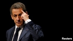Arhiva - Nikola Sarkozi, bivši lider političke partije Republikanci, prisustvuje sastanku stranke 1. oktobra 2016.