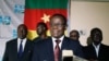 Maurice Kamto, candidat à la présidence du Mouvement de la Renaissance (MRC), réagit alors qu'il tient une conférence de presse à son siège à Yaoundé, au Cameroun, le 8 octobre 2018.