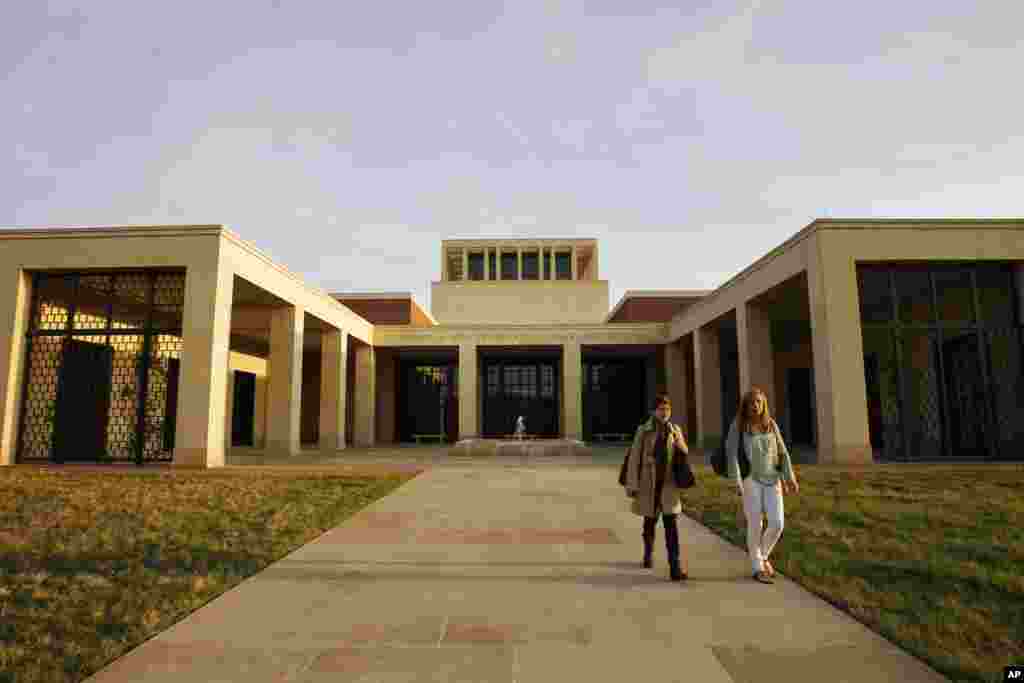 Museum Kepresidenan George W. Bush di Dallas, Texas, tampak dari depan. 