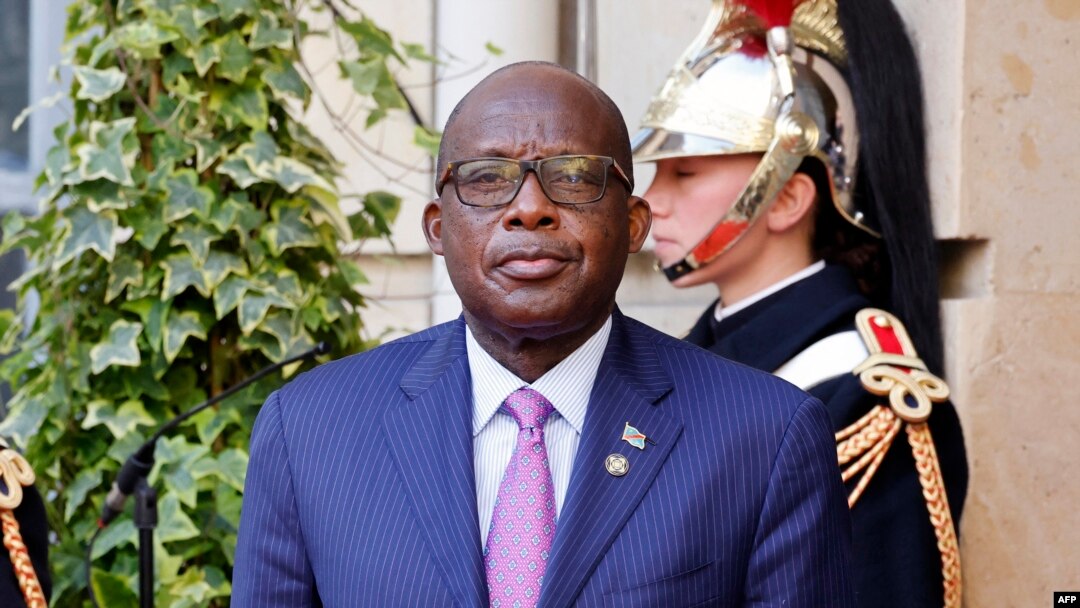 Christophe Lutundula Apala, ministre ya mambi ya Bapaya ya Ekolo Congo décmorartique (RDC) na Paris, France, 12 nvembre 2021. 