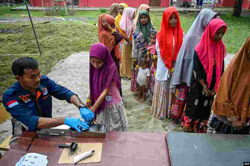 Rohingya refugees register with Indonesian immigration officers at a temporary shelter in Laweueng, Aceh province. Nearly 200 Rohingya refugees arrived by boat in Indonesia on December 27, the fourth such landing in the country in recent months.&nbsp;