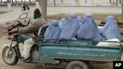 در سال روان دو مورد ربودن دختران توسط افراد مسلح در غور گزارش شده است