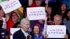 Biden Kritike 'Ekstremis' Repibliken yo Pandan Vizit li a l'Okazyon Fèt Travay 