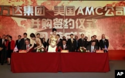 中国万达集团收购美国连锁影院AMC公司的签约仪式（2012年5月21日）
