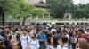 2019年6月26日，请愿者从渣打花园出发前往第一站-美国驻港澳总领馆 （美国之音记者申华拍摄）