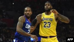 Kawhi Leonard, à gauche, contre LeBron James Staples Center, Los Angeles, Californie, le 22 octobre 2019. (Kirby Lee-USA TODAY Sports)