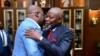 Mokonzi ya mboka ya RDC Félix Tshisekedi ayambi mokambi ya kala ya ndako na ye ya mosala Vital Kamerhe na Cité ya Union africiane, Kinshasa, le 28 juin 2022.