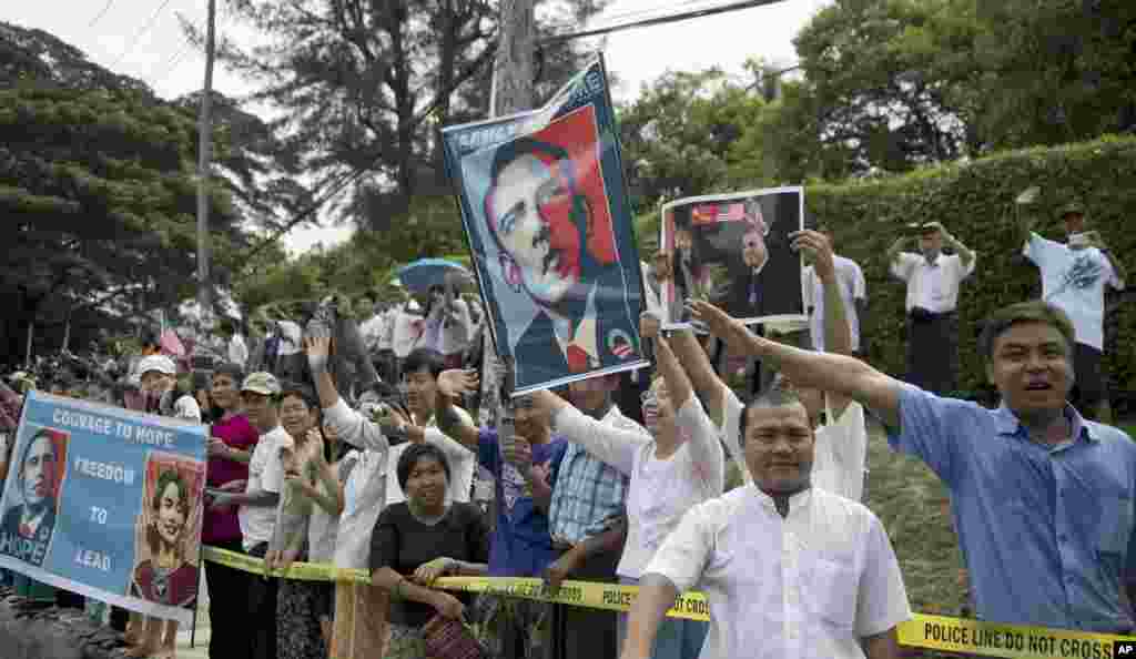 Crowd cheers as US President Barack Obama arrives at opposition leader Aung San Suu Kyi's home in Rangoon, Burma, Nov 19, 2012.