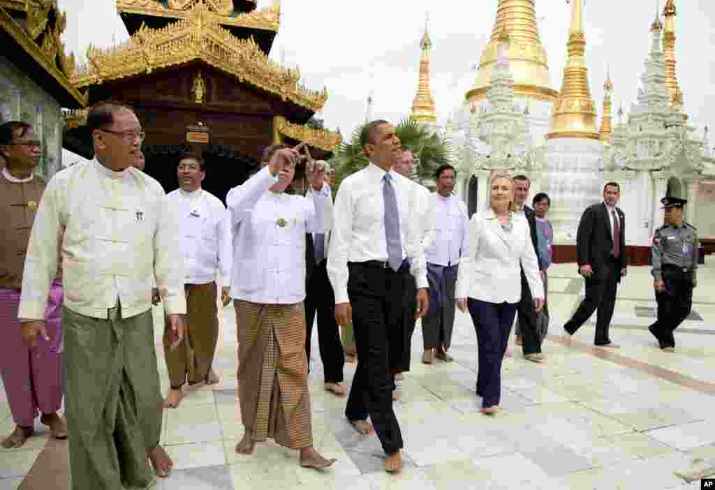 U.S. President Barack Obama tours the Shwedagon Pagoda with Secretary of State Hillary Rodham Clinton in Rangoon, Burma, Monday, Nov. 19, 2012.