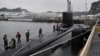 資料照：美國海軍夏威夷號維吉尼亞級攻擊型潛艇在日本橫須賀港靠岸（美國海軍2015年2月5日照片）