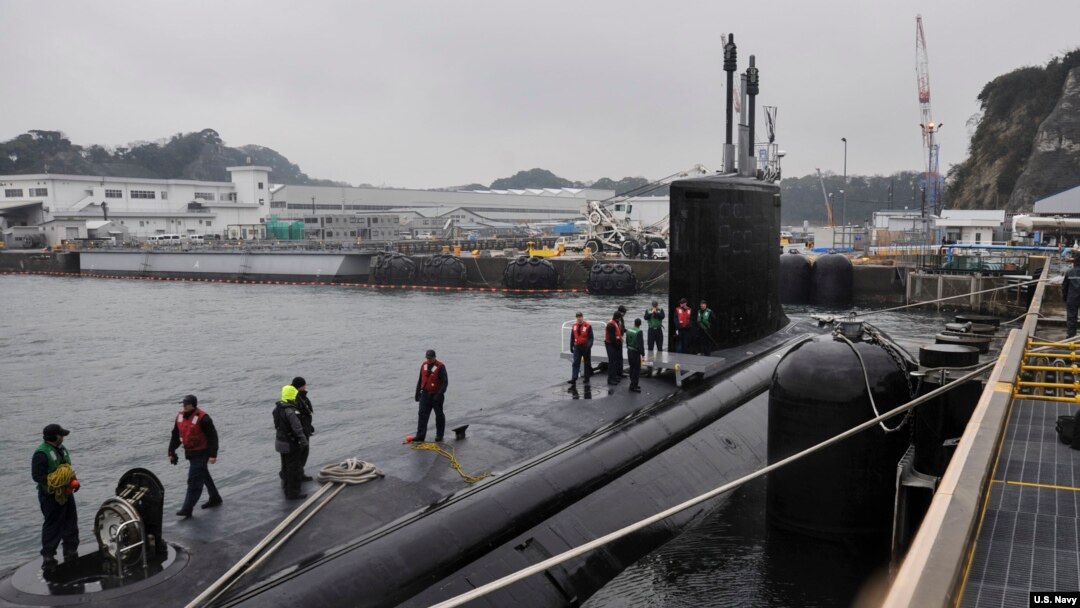美國海軍夏威夷號維吉尼亞級攻擊型潛艇在日本橫須賀港靠岸（美國海軍資料圖）