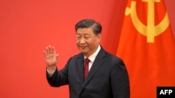 資料照：中國領導人習近平與中共黨旗