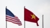 美国与越南旗帜。