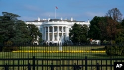BIJela kuća u Washingtonu snimljena 1. oktobra 2019., dok demokrate u Predstavničkom domu povlače agresivne pozive u svojoj istrazi o opozivu predsjednika Donalda Trumpa.