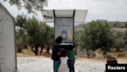 Las primeras dos unidades del Proyecto Elpis, que en griego signifca “esperanza”, fueron diseñadas y construidas con ayuda de la compañía solar griega Entec.