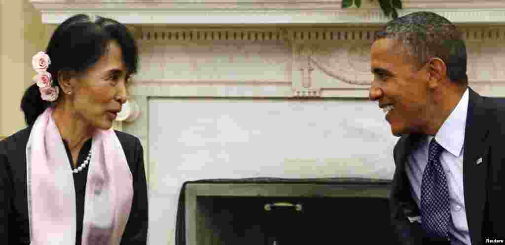 U.S. President Barack Obama meets with Burma's opposition leader Aung San Suu Kyi in the Oval Office of the White House in Washington, September 19, 2012.