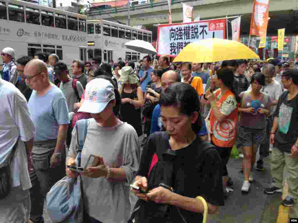香港泛民多个政党和团体周六声援铜锣湾书店店长林荣基(美国之音海彦拍摄)