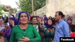 Faysal Sariyildiz bi jinên Kurd li Cizîrê ye