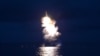 북한의 잠수함발사탄도미사일(SLBM) 시험발사 사진을 25일 관영 조선중앙통신이 공개했다.