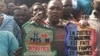 Les prisonniers montrant ces images pour prouver au ministre de la justice leur ras-le-bol à l'intérieur de la maison d'arrêt, à N'Djamena, Tchad, le 17 février 2017. (VOA/André Kodmadjingar)